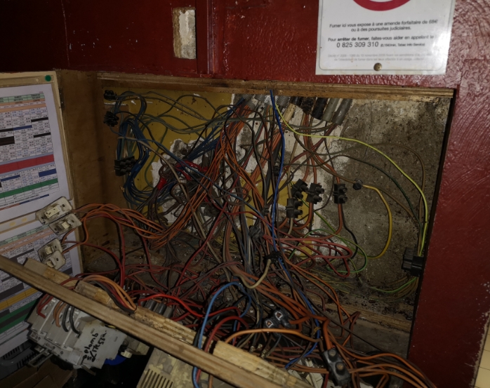 AKELEC ELECTRICIEN BREAL SOUS MONFORT AV AP