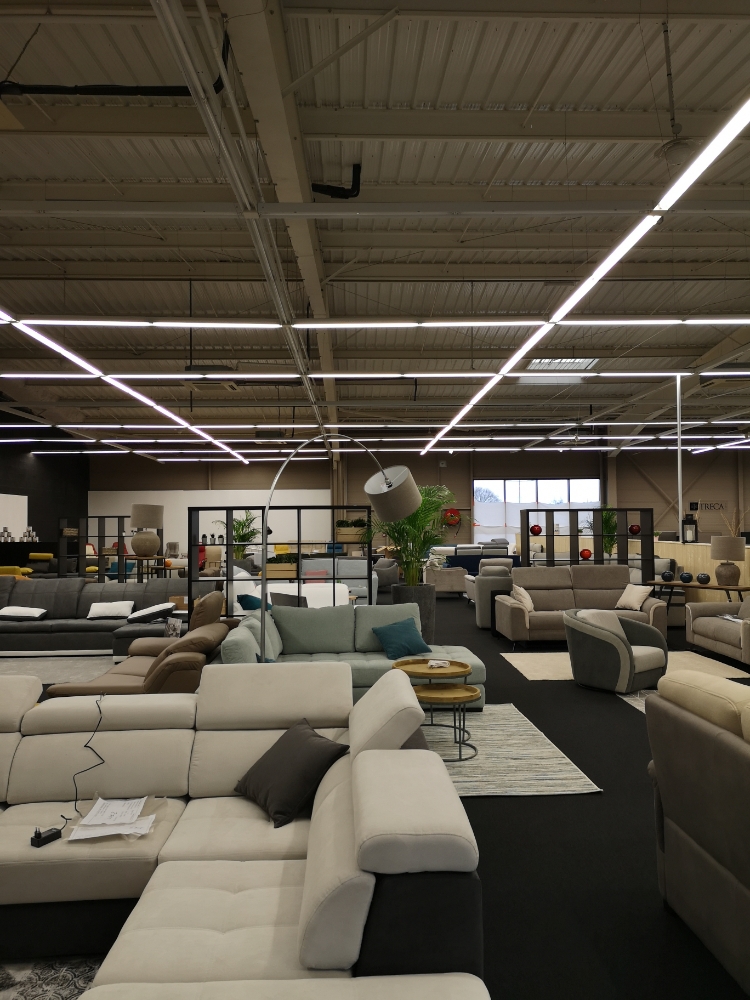 AKELEC ELECTRICIEN BREAL SOUS MONFORT Locaux Pro 12